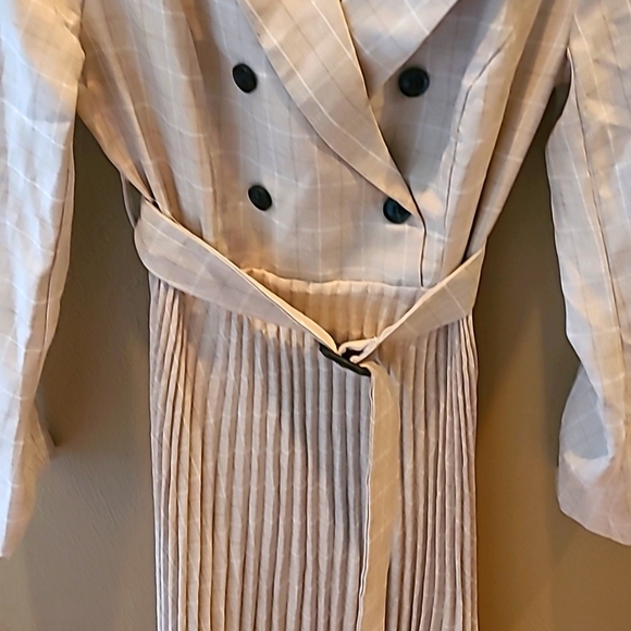 Kara and Kate Dress - Picture 3 of 4